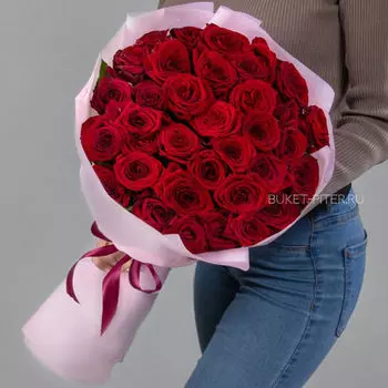 Букет Красных Роз 70см в Розовой упаковке