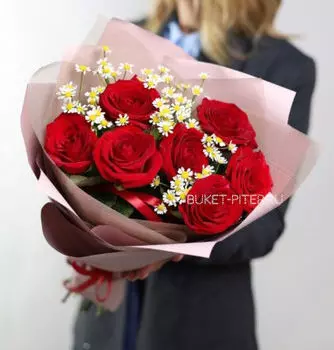 Букет Красных Роз с Ромашками