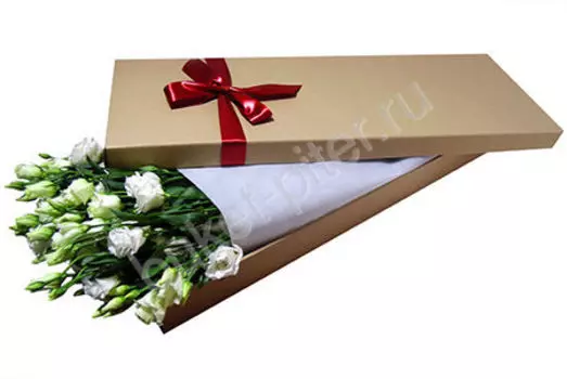 Букет лизиантусов в коричневой коробке