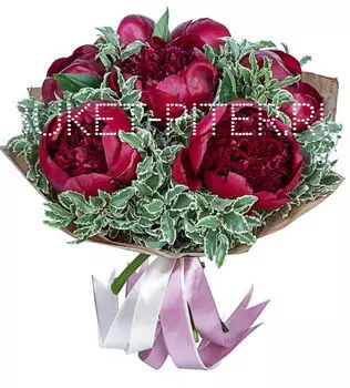 Букет Пионов Бордовых в Крафтовой Упаковке