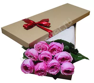 Букет пионовидных роз в коричневой коробке