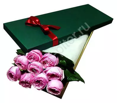 Букет пионовидных роз в зеленой коробке