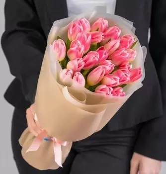 Букет Розовых Тюльпанов в упаковке