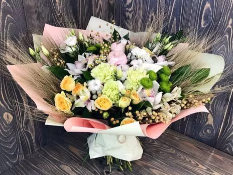 Букет с Брунией, Орхидеями и Хлопком