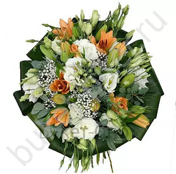 Букет с лизиантусом и лилией белой