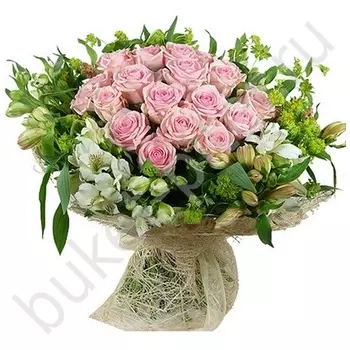 Букет с розами и альстромерией