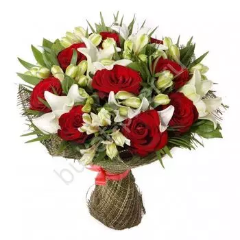 Букет с розами красными и лилией белой