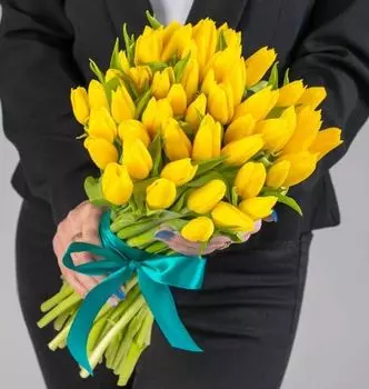 Букет Желтых Тюльпана в Атласной ленте