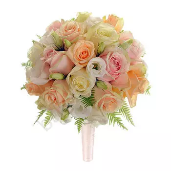 Свадебный букет из 20 роз и эустом