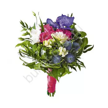 Свадебный букет из белых фрезий и зелени