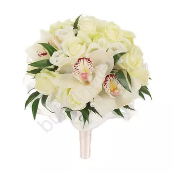 Свадебный букет из белых роз и эустом