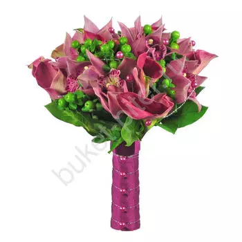 Свадебный букет из гиперикума и розовой каллы