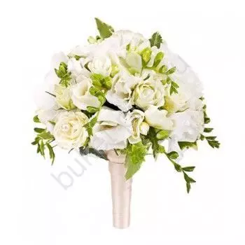 Свадебный букет из кустовой розы и лизиантуса