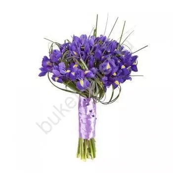 Свадебный букет из зелени и синих ирисов