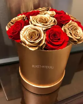 Золотые и Красные Розы в Коробке