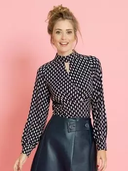 Выкройка: Блузка с имитацией запаха