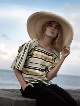 Выкройка: Блузка с вырезом каре