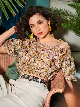 Выкройка: Короткая блузка с вырезом кармен