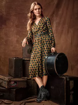 Выкройка: Платье с глубоким V-образным вырезом