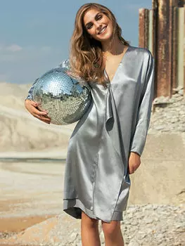 Выкройка: Платье с глубоким V-вырезом