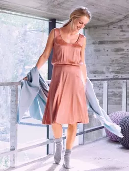 Выкройка: Платье с узким втачным поясом