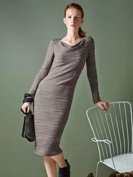 Выкройка: Платье с волнообразным вырезом горловины