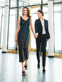 Выкройка: Приталенное платье расклешенного силуэта