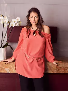 Выкройка: Прямая блузка с вырезом кармен