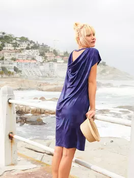 Выкройка: Прямое платье с драпирующимся вырезом