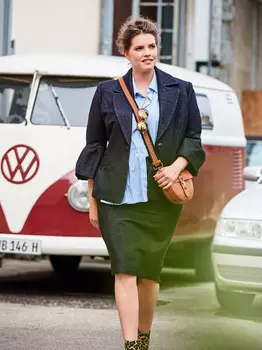 Выкройка: Узкая юбка с рельефными швами