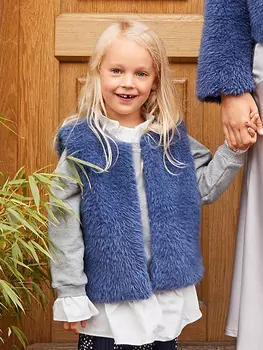 Выкройка: Жилет из искусственного меха для девочки