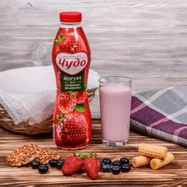 Йогурт фруктовый клубника-земляника Чудо 2,4% 690г