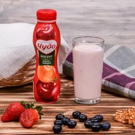 Йогурт со вкусом вишня-черешня Чудо 2,4% 270г