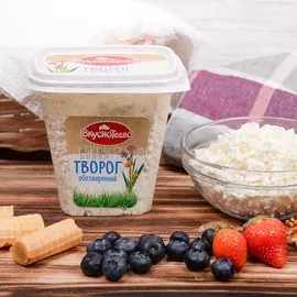 Творог обезжиренный Вкуснотеево 0,5% 300г