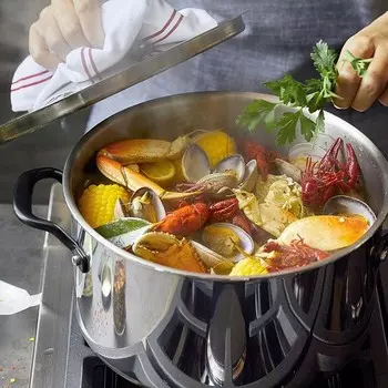 8 Qt. Крытая кастрюля KitchenAid, серебряный
