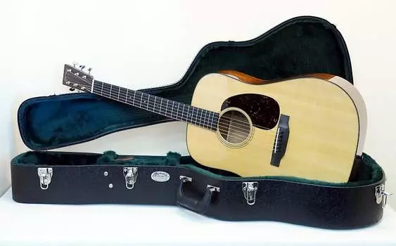 Акустическая гитара Martin D-18 Standard Series Dreadnought Guitar with Case