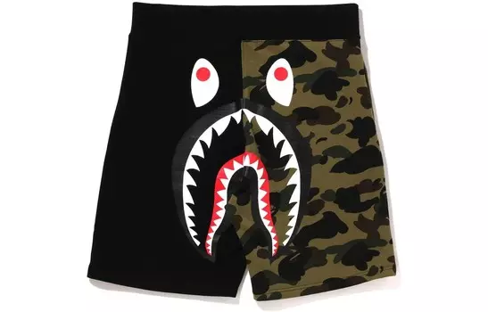 BAPE 1st Camo Back Shark Sweat Shorts A Bathing Ape, зеленый