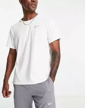 Белая футболка Nike Running Miler