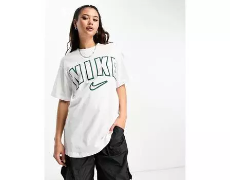 Белая университетская футболка бойфренда Nike