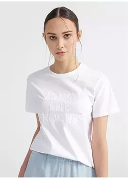 Белая женская футболка с круглым вырезом и пайетками Fabrika Comfort
