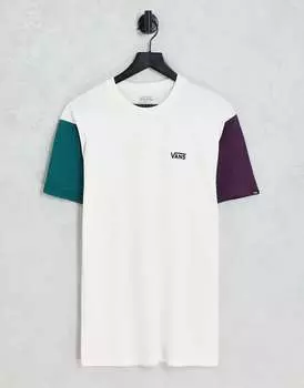Бело-бордовая футболка Vans напротив
