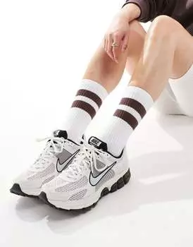 Бело-серые кроссовки Nike Vomero 5