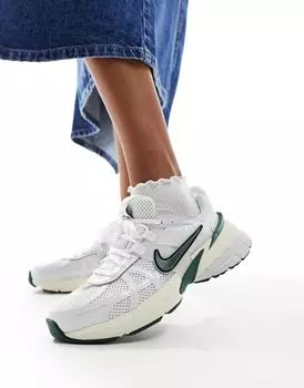 Бело-зеленые кроссовки Nike V2K Run