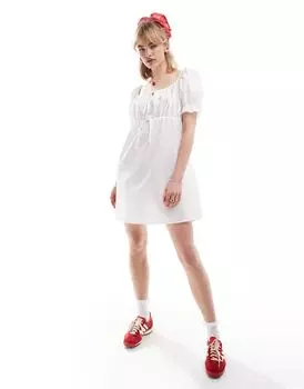 Белое мини-платье с пышными рукавами Reclaimed Vintage Milkmaid