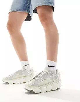 Белоснежные кроссовки Nike Flyknit Bloom