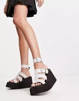Белые босоножки на танкетке Charles & Keith