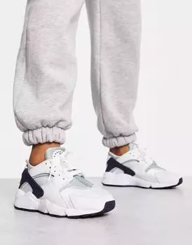 Белые кроссовки Nike Air Huarache