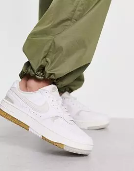 Белые кроссовки Nike Gamma Force