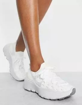 Белые кроссовки Nike Space Hippie 04