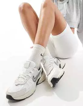 Белые кроссовки Nike V2K